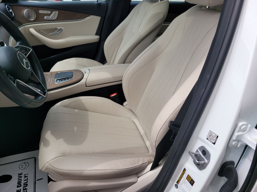 Photo 26 of this MERCEDES-BENZ E-CLASS