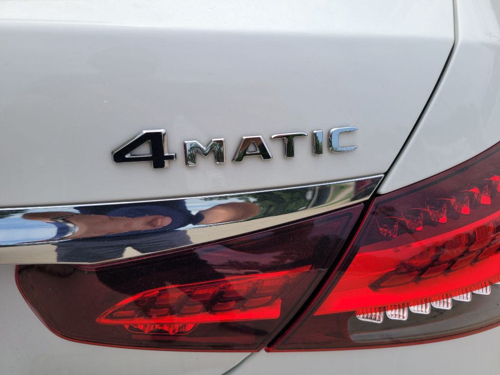 Photo 9 of this MERCEDES-BENZ E-CLASS