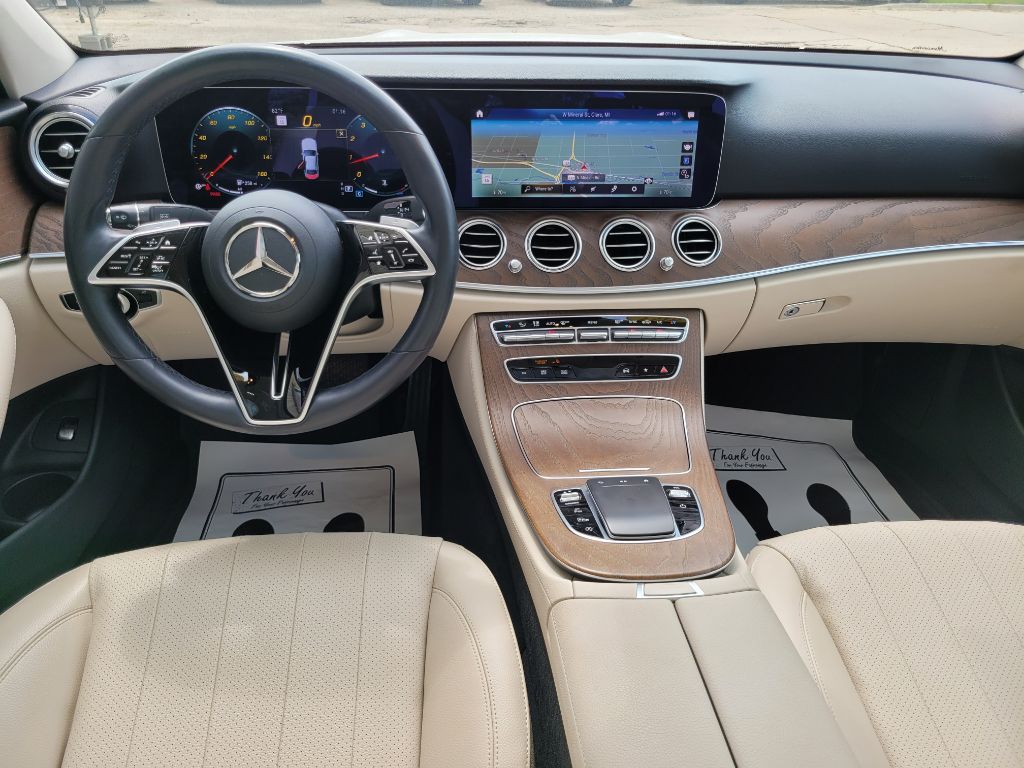 Photo 55 of this MERCEDES-BENZ E-CLASS