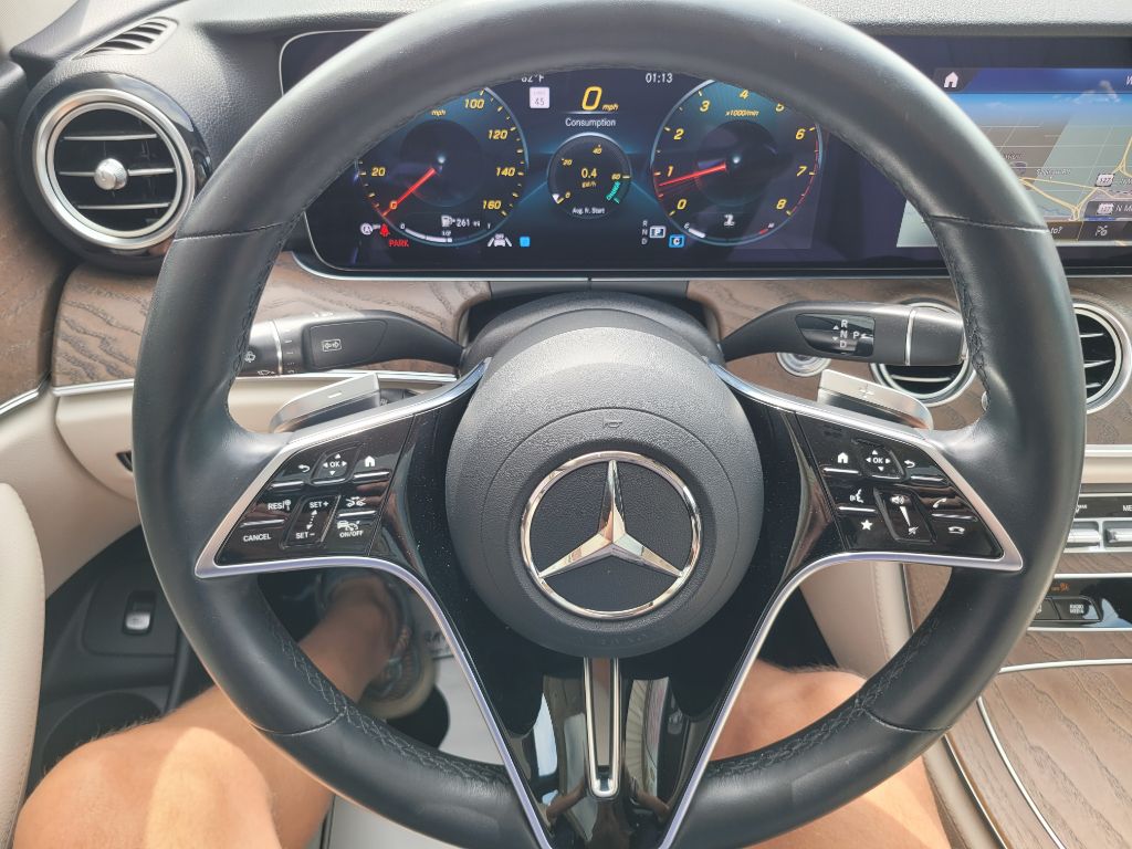 Photo 28 of this MERCEDES-BENZ E-CLASS