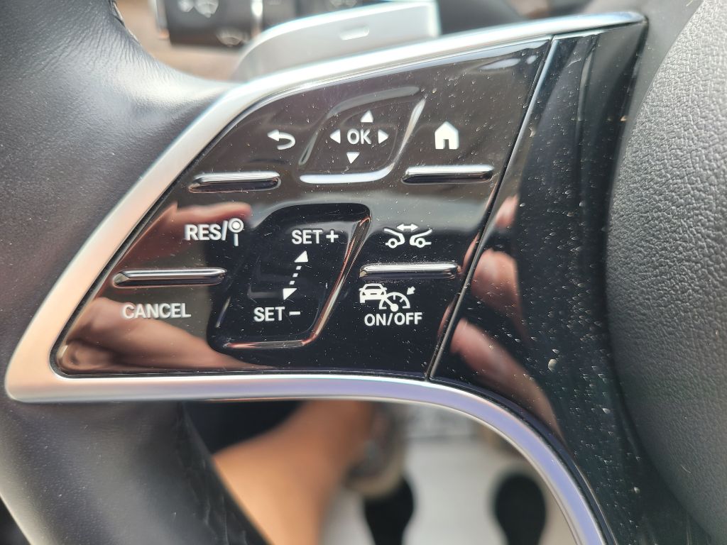 Photo 29 of this MERCEDES-BENZ E-CLASS