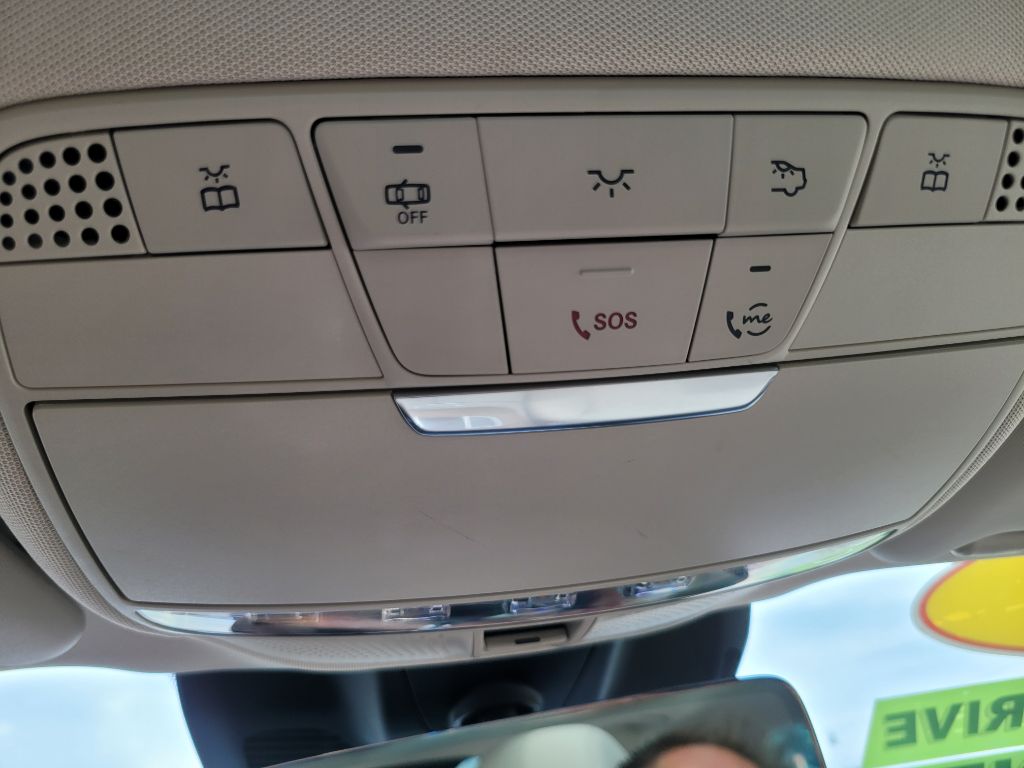 Photo 42 of this MERCEDES-BENZ E-CLASS