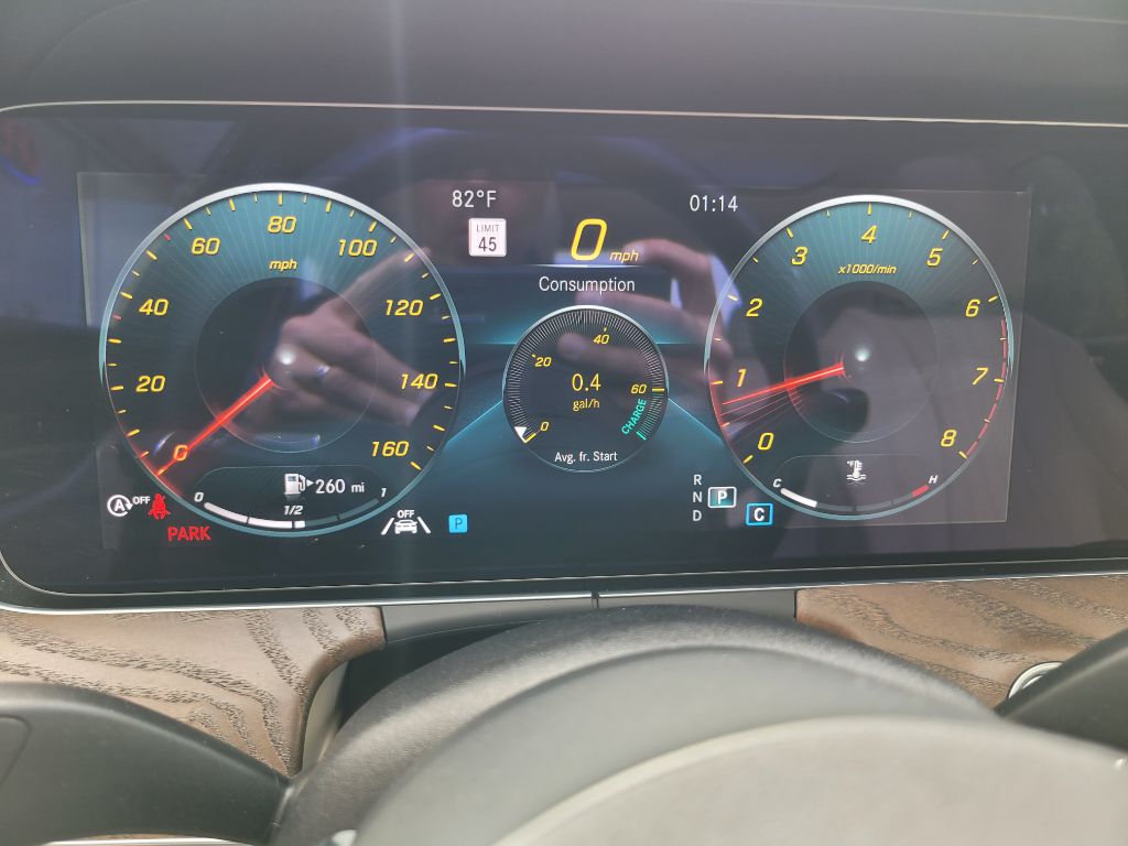Photo 33 of this MERCEDES-BENZ E-CLASS