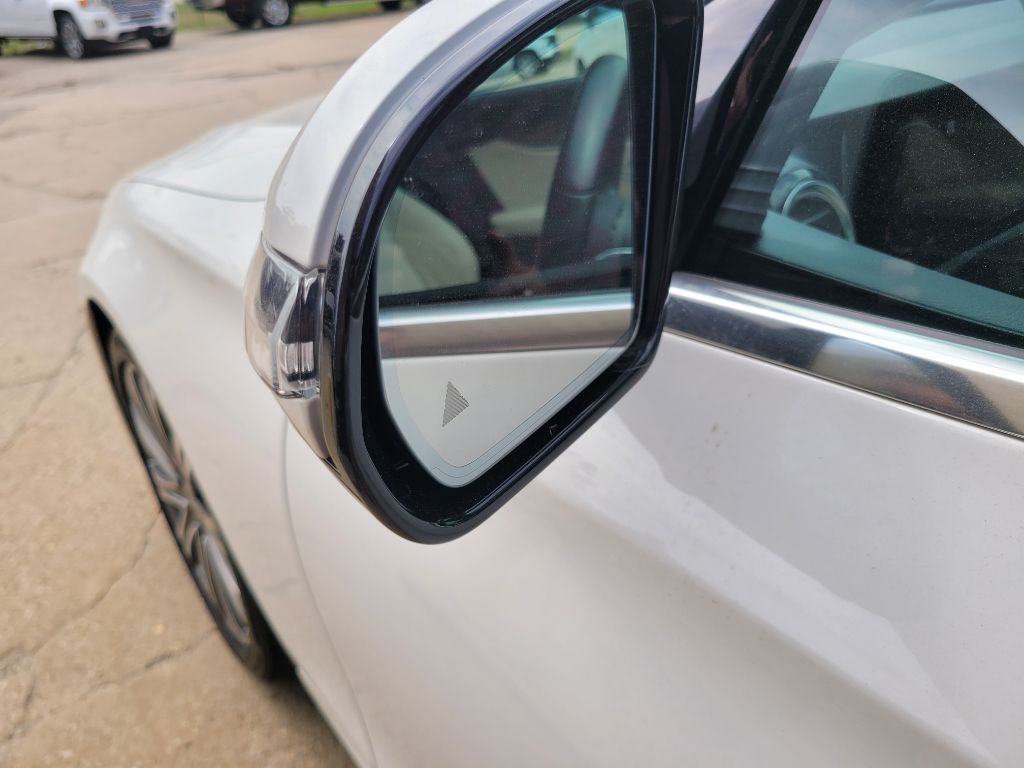 Photo 18 of this MERCEDES-BENZ E-CLASS