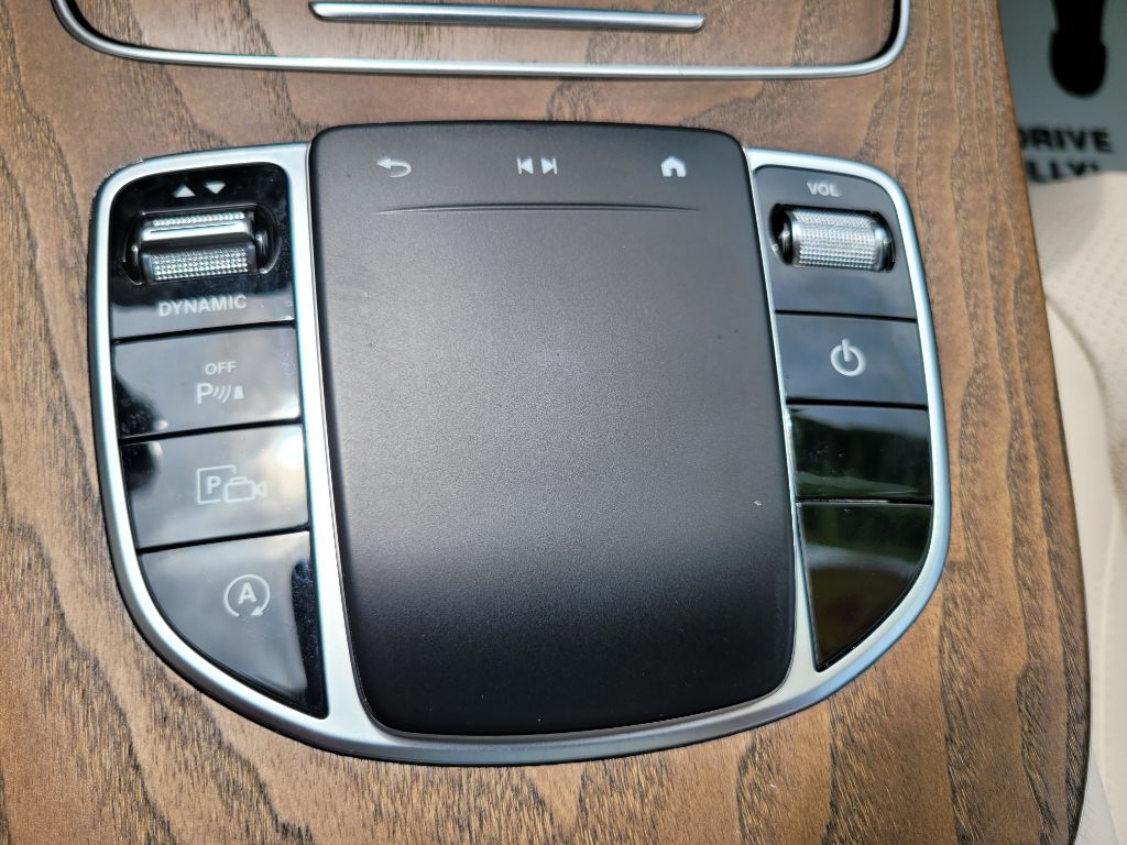 Photo 40 of this MERCEDES-BENZ E-CLASS