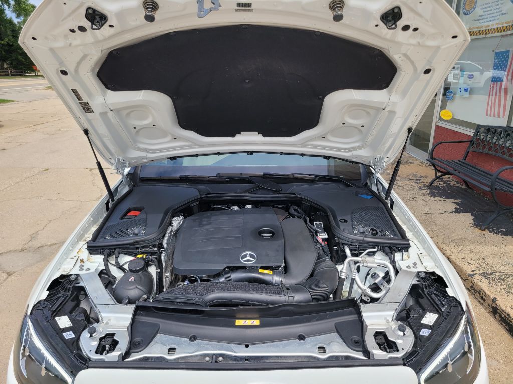Photo 61 of this MERCEDES-BENZ E-CLASS