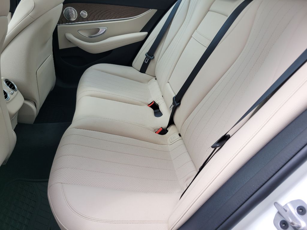 Photo 47 of this MERCEDES-BENZ E-CLASS