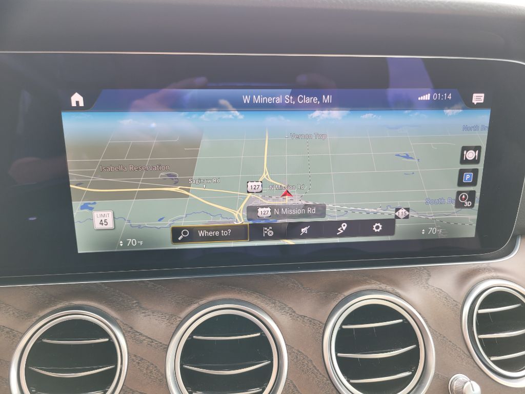 Photo 34 of this MERCEDES-BENZ E-CLASS