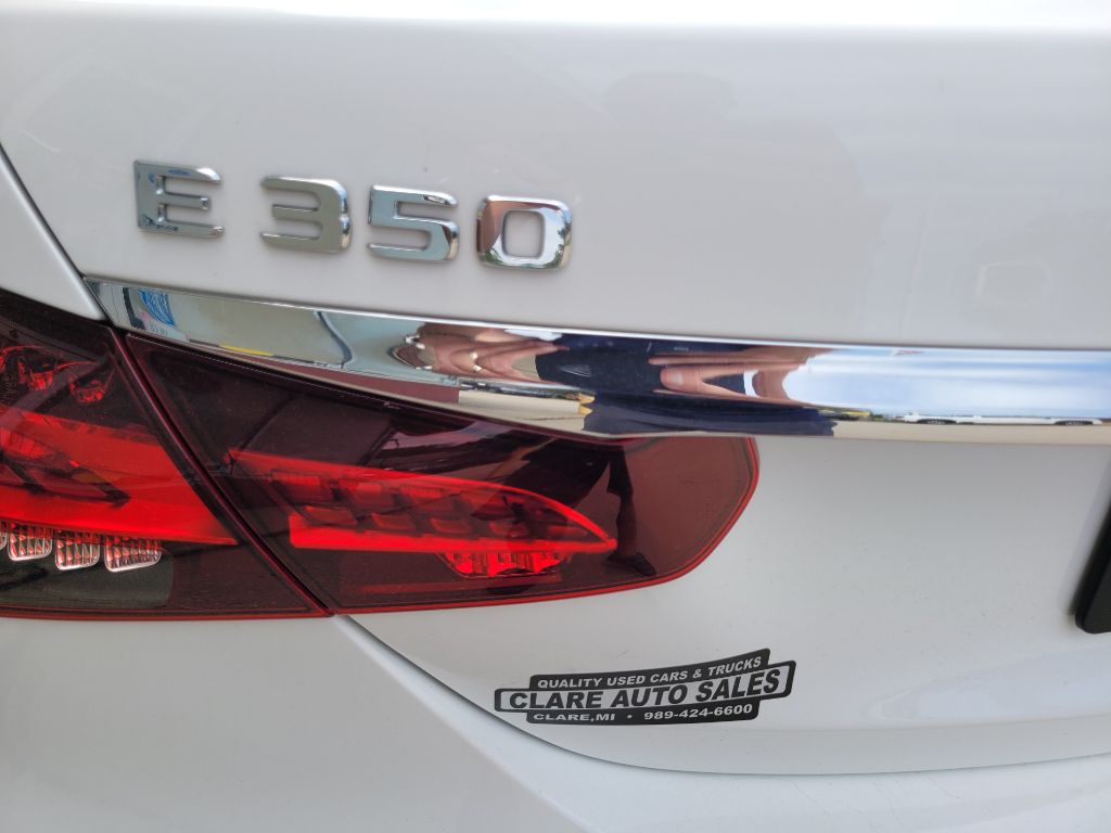 Photo 12 of this MERCEDES-BENZ E-CLASS