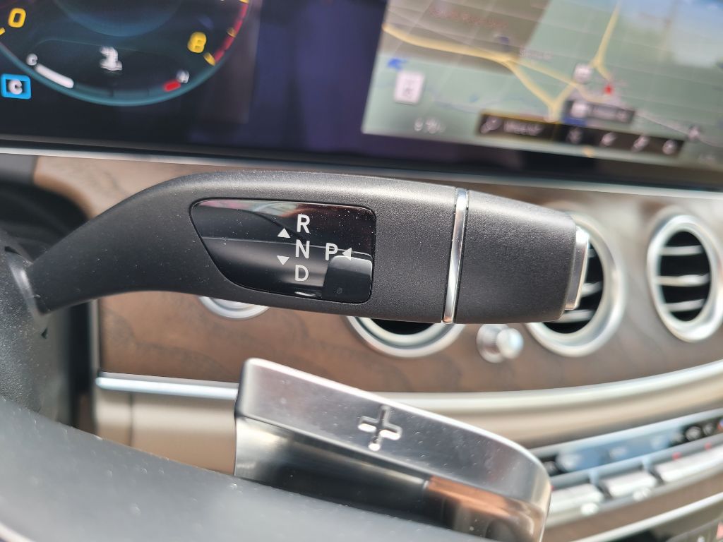 Photo 31 of this MERCEDES-BENZ E-CLASS