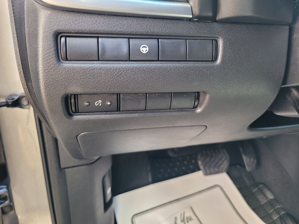 Photo 21 of this NISSAN ROGUE