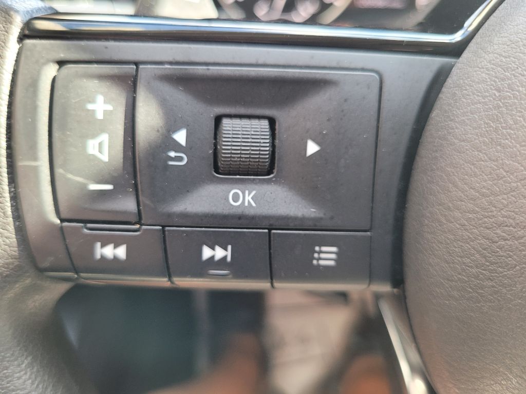 Photo 23 of this NISSAN ROGUE