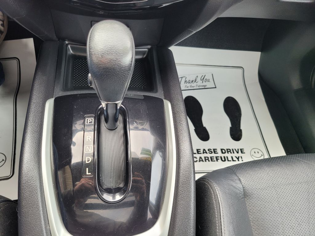Photo 34 of this NISSAN ROGUE
