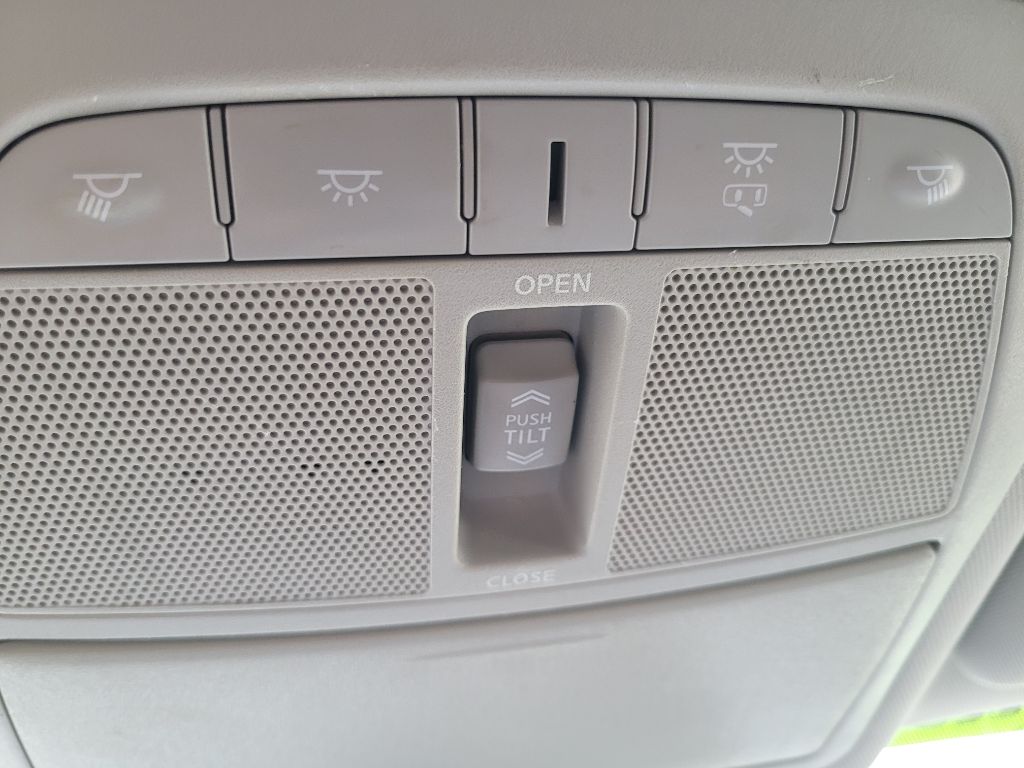 Photo 35 of this NISSAN ROGUE