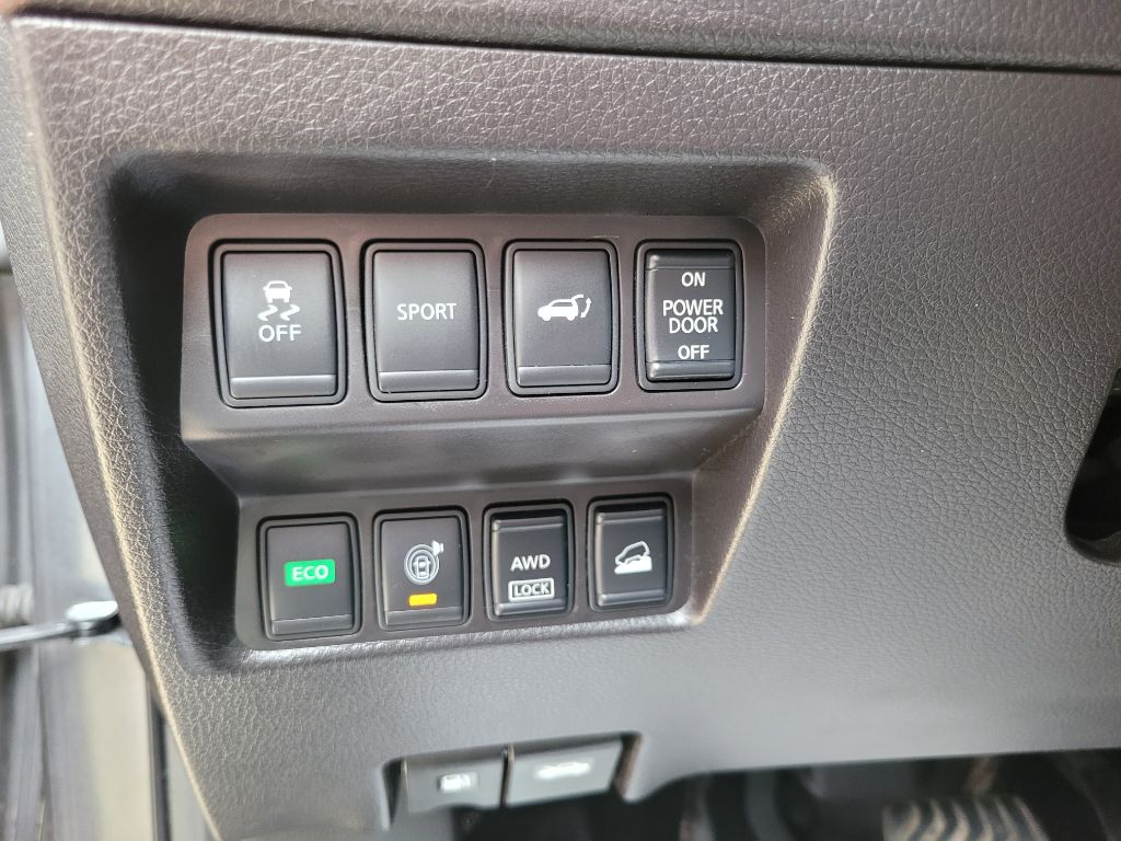 Photo 21 of this NISSAN ROGUE