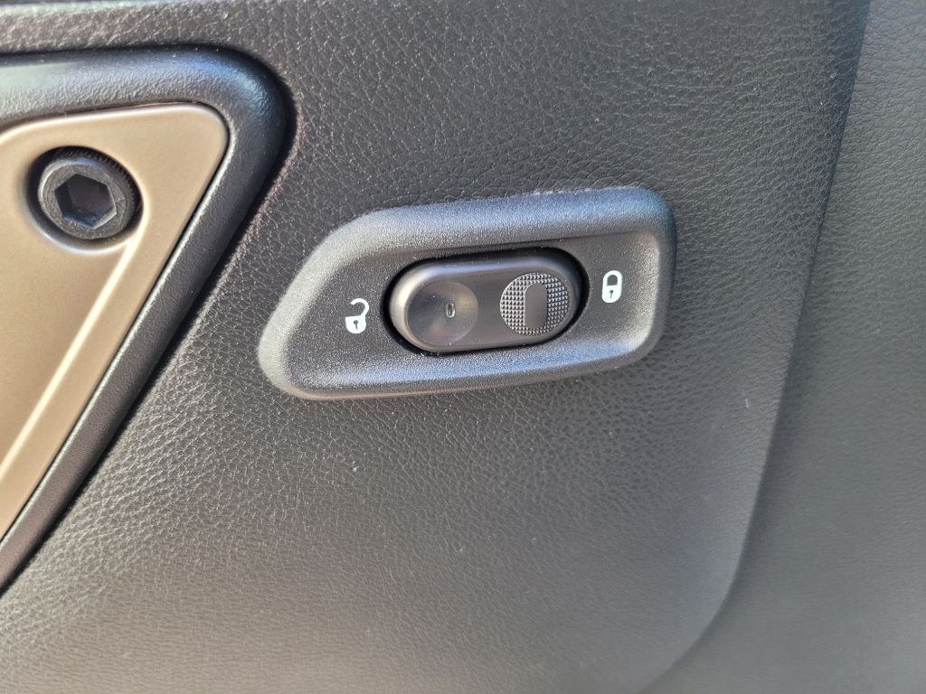 Photo 16 of this JEEP WRANGLER UNLIMI