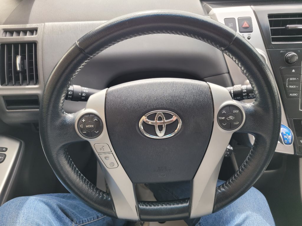 Photo 22 of this TOYOTA PRIUS V