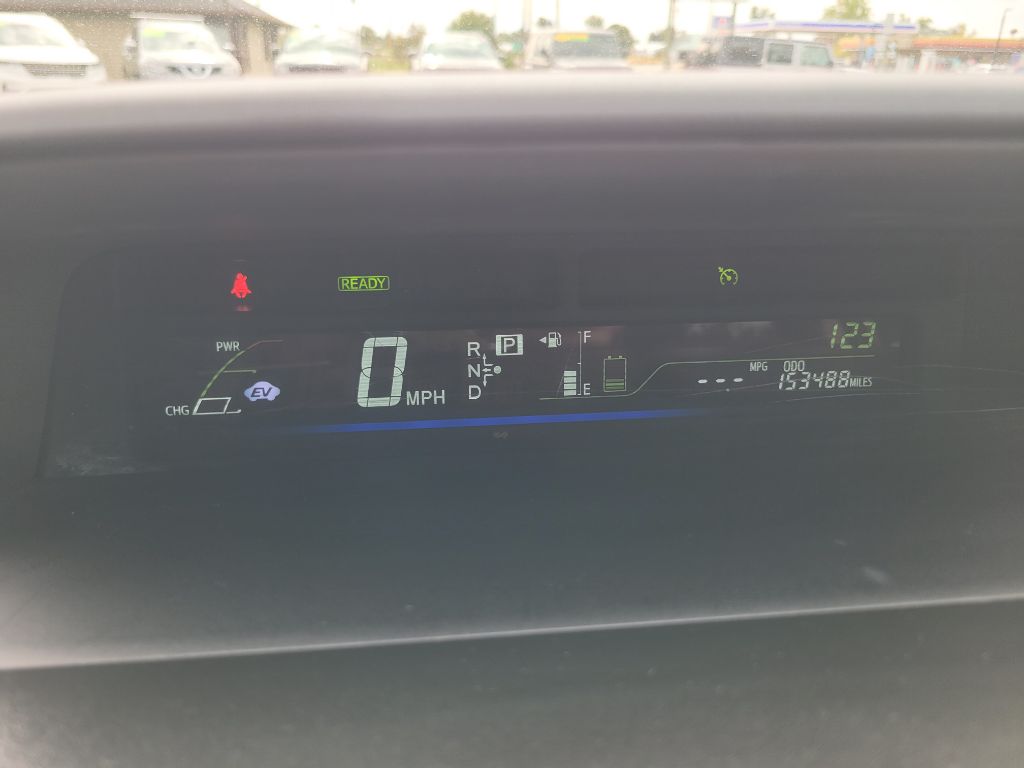Photo 34 of this TOYOTA PRIUS V