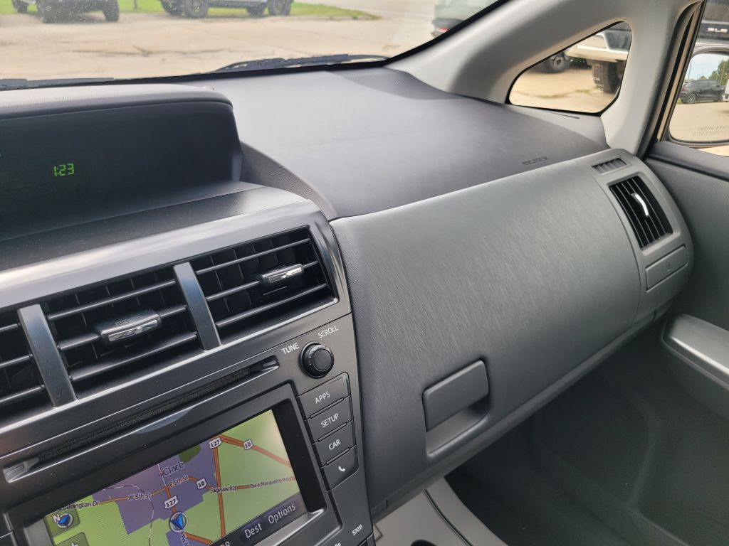 Photo 40 of this TOYOTA PRIUS V