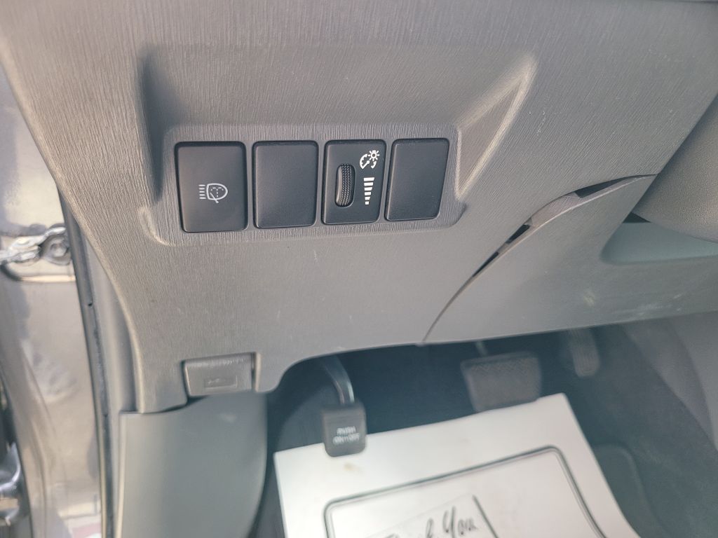 Photo 21 of this TOYOTA PRIUS V