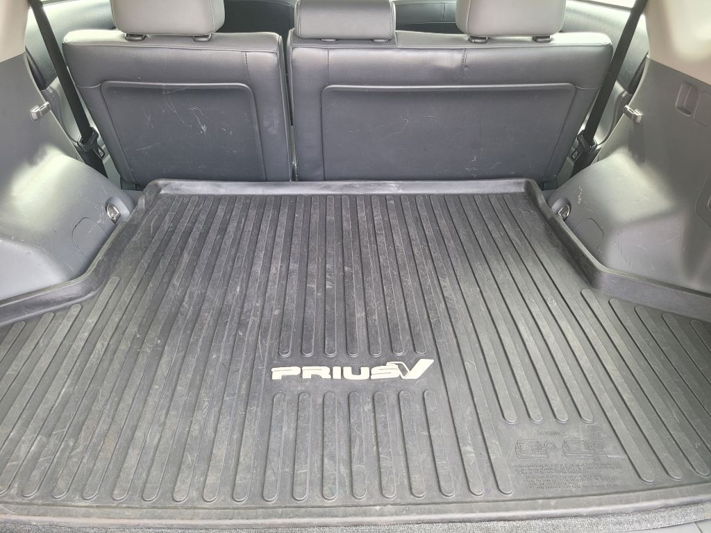 Photo 48 of this TOYOTA PRIUS V