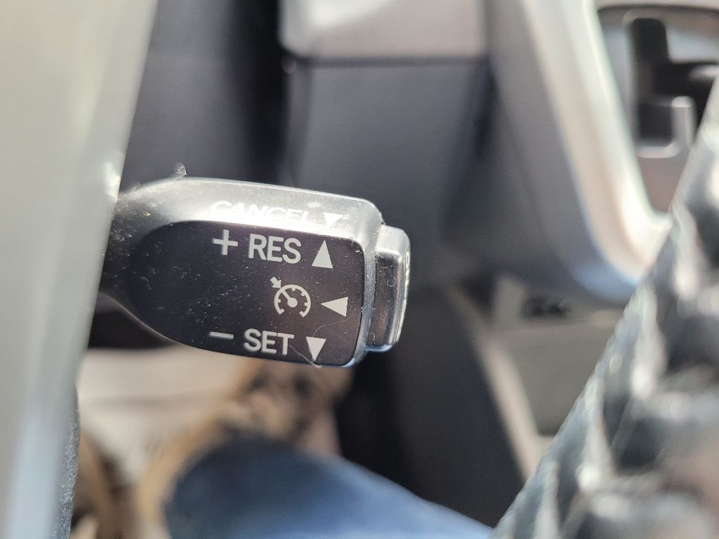 Photo 25 of this TOYOTA PRIUS V