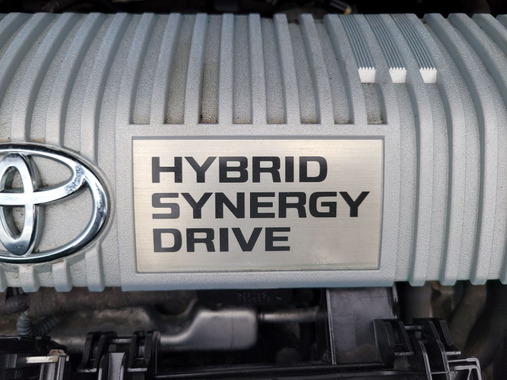 Photo 51 of this TOYOTA PRIUS V
