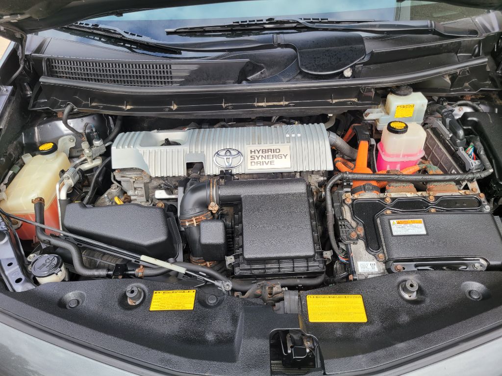 Photo 50 of this TOYOTA PRIUS V