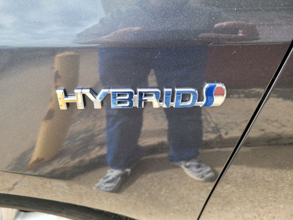 Photo 14 of this TOYOTA PRIUS V