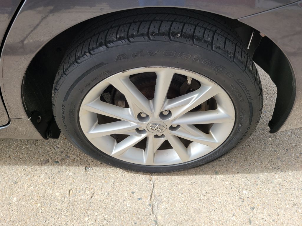 Photo 11 of this TOYOTA PRIUS V