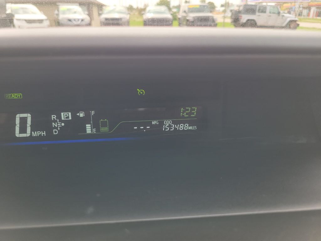 Photo 35 of this TOYOTA PRIUS V