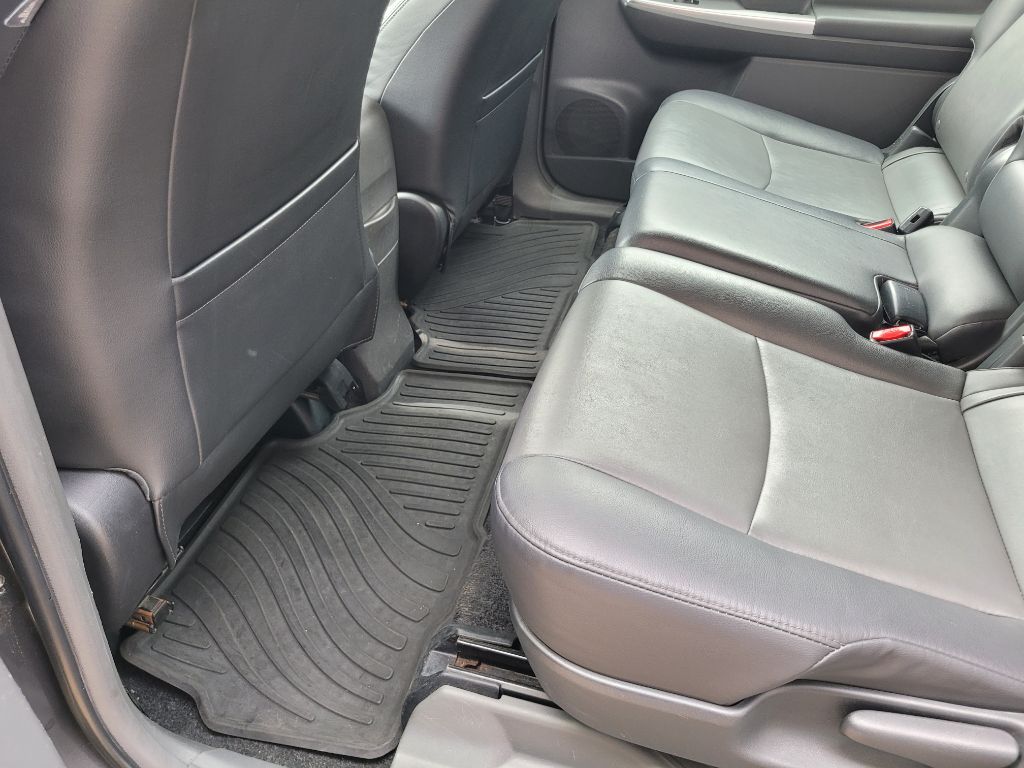Photo 45 of this TOYOTA PRIUS V