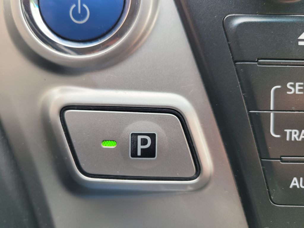 Photo 29 of this TOYOTA PRIUS V