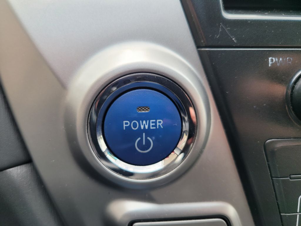 Photo 28 of this TOYOTA PRIUS V