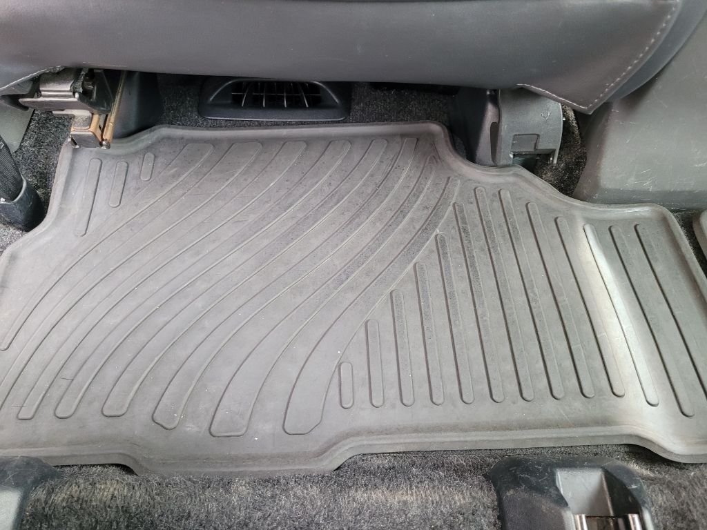 Photo 44 of this TOYOTA PRIUS V