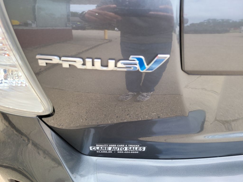 Photo 9 of this TOYOTA PRIUS V