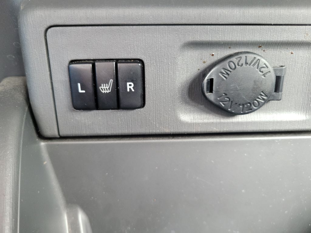 Photo 37 of this TOYOTA PRIUS V