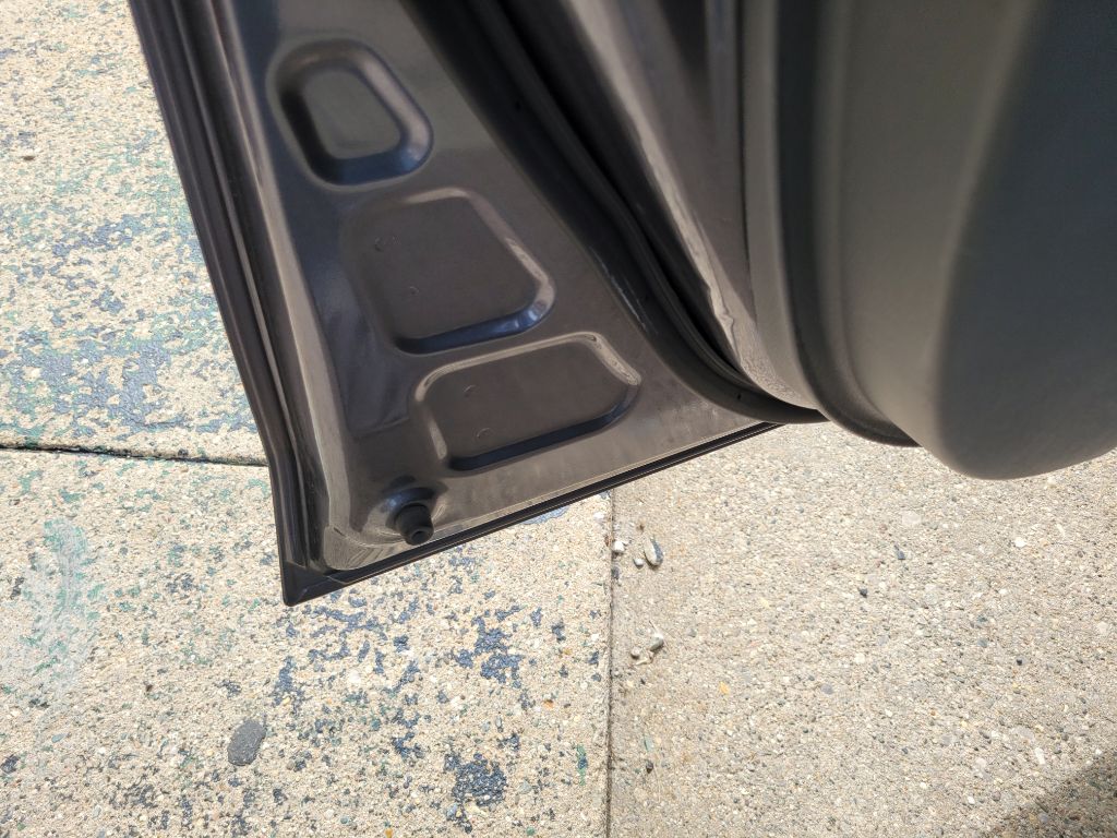 Photo 17 of this TOYOTA PRIUS V
