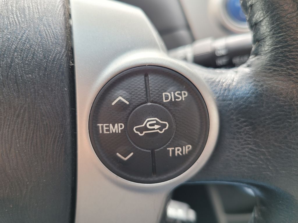 Photo 24 of this TOYOTA PRIUS V