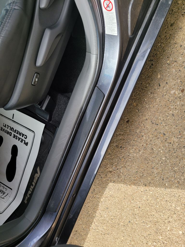 Photo 16 of this TOYOTA PRIUS V