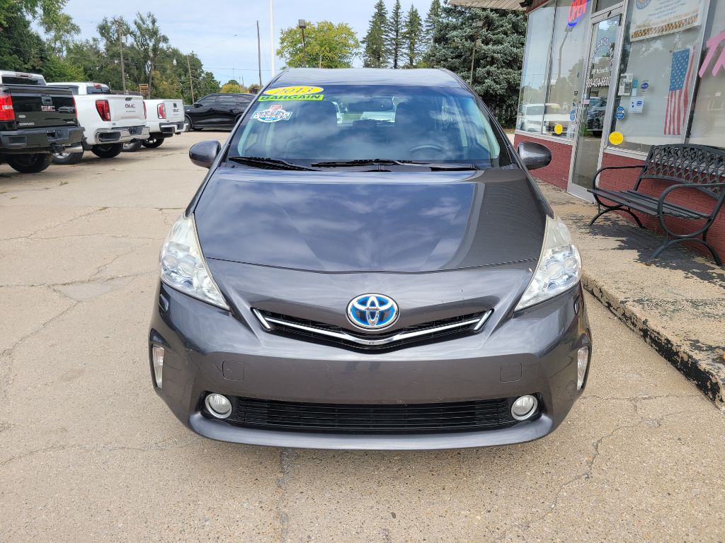 Photo 2 of this TOYOTA PRIUS V