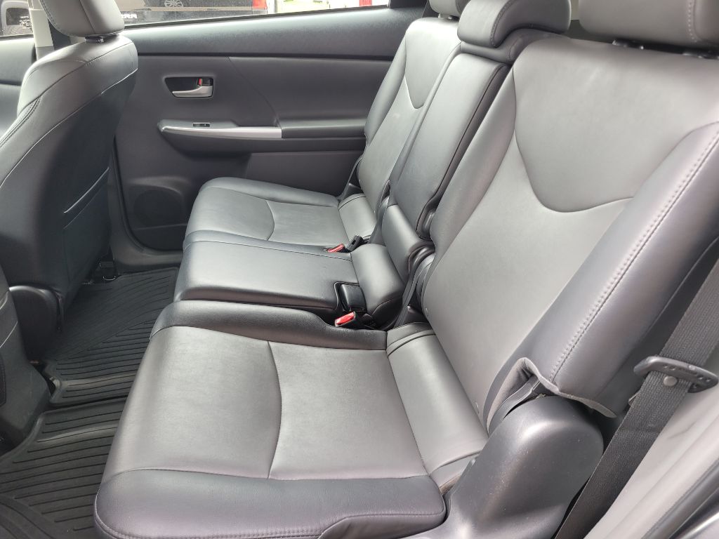 Photo 42 of this TOYOTA PRIUS V