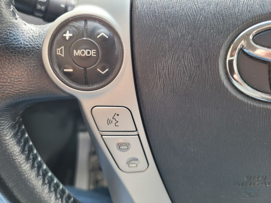 Photo 23 of this TOYOTA PRIUS V
