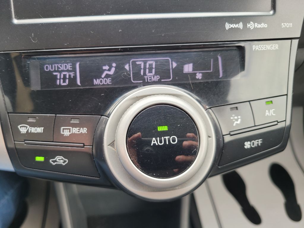 Photo 33 of this TOYOTA PRIUS V