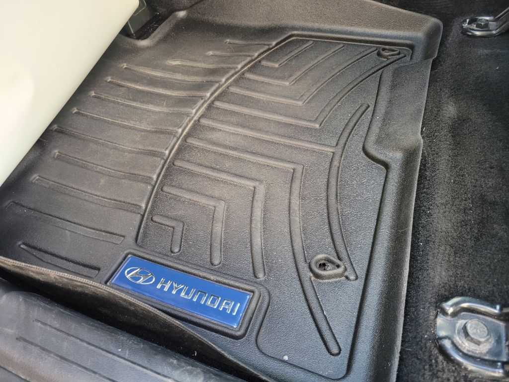 Photo 28 of this HYUNDAI SANTA CRUZ
