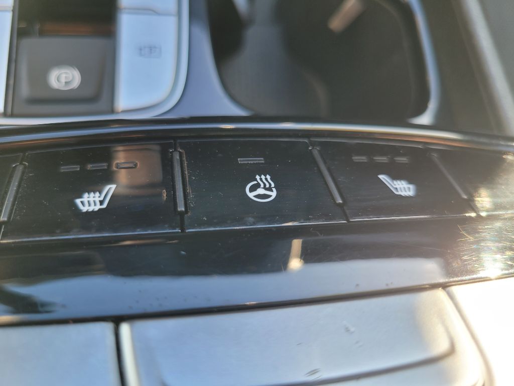 Photo 42 of this HYUNDAI SANTA CRUZ