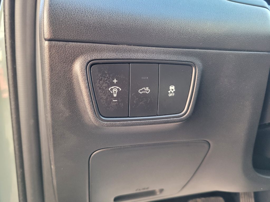 Photo 29 of this HYUNDAI SANTA CRUZ