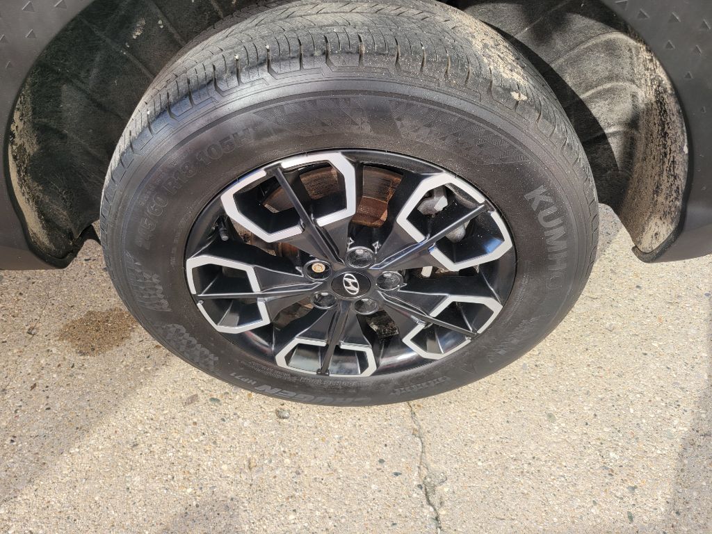 Photo 15 of this HYUNDAI SANTA CRUZ