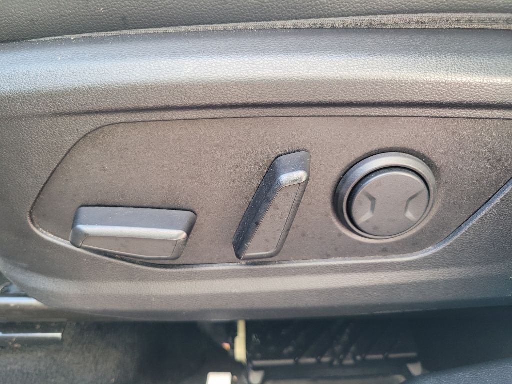 Photo 26 of this HYUNDAI SANTA CRUZ