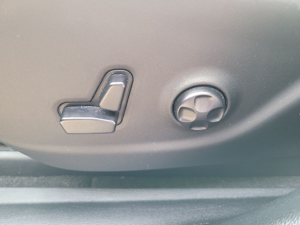 Photo 22 of this JEEP CHEROKEE